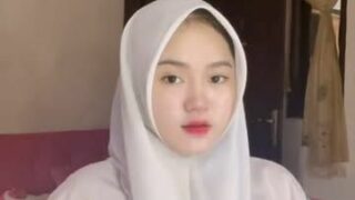 Film Viral Hijab Video ABG SMA Indo Aqilla Kacamata Pink Atas Bawah Imut Tutorial Wiwik Top 10 Trending Global Indonesia 2025